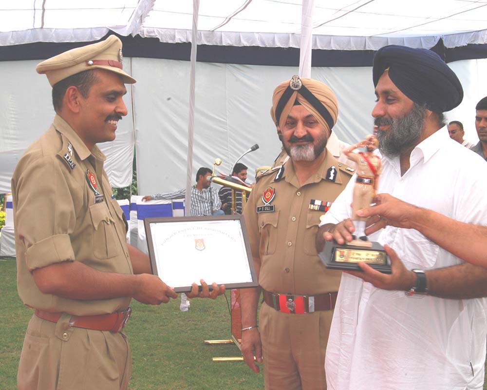 Receiving Award from Dy. CM Mr. Sukhbir Badal